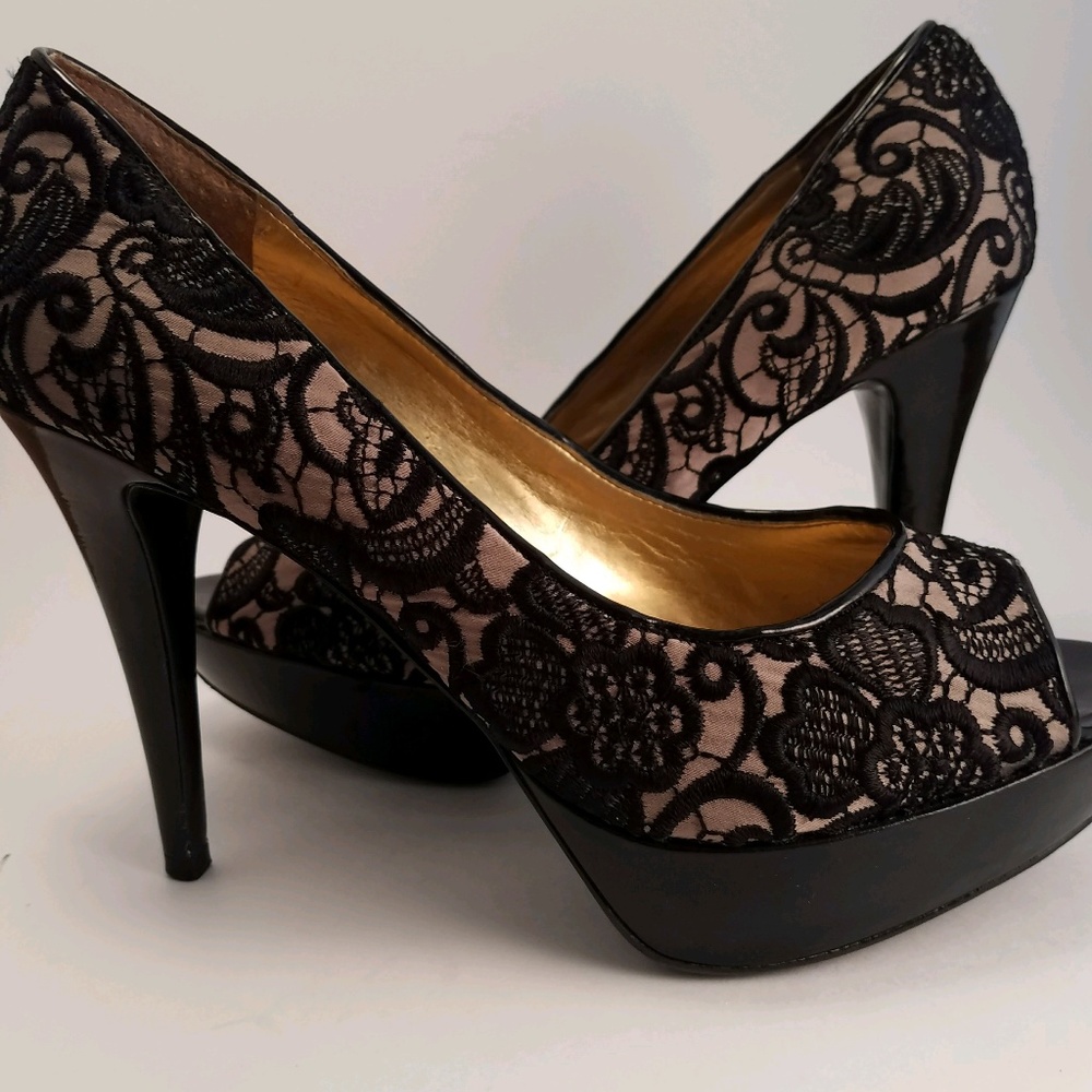 Guess Vintage Black Lace Platform heels size 8.5